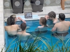 这就是获胜的秘诀？GG在Major夺冠后全队泡澡看录像