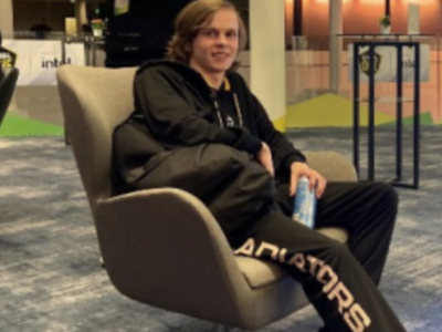 dyrachyo：连玩三局莉娜有点无聊，拿到冠军真的很开心